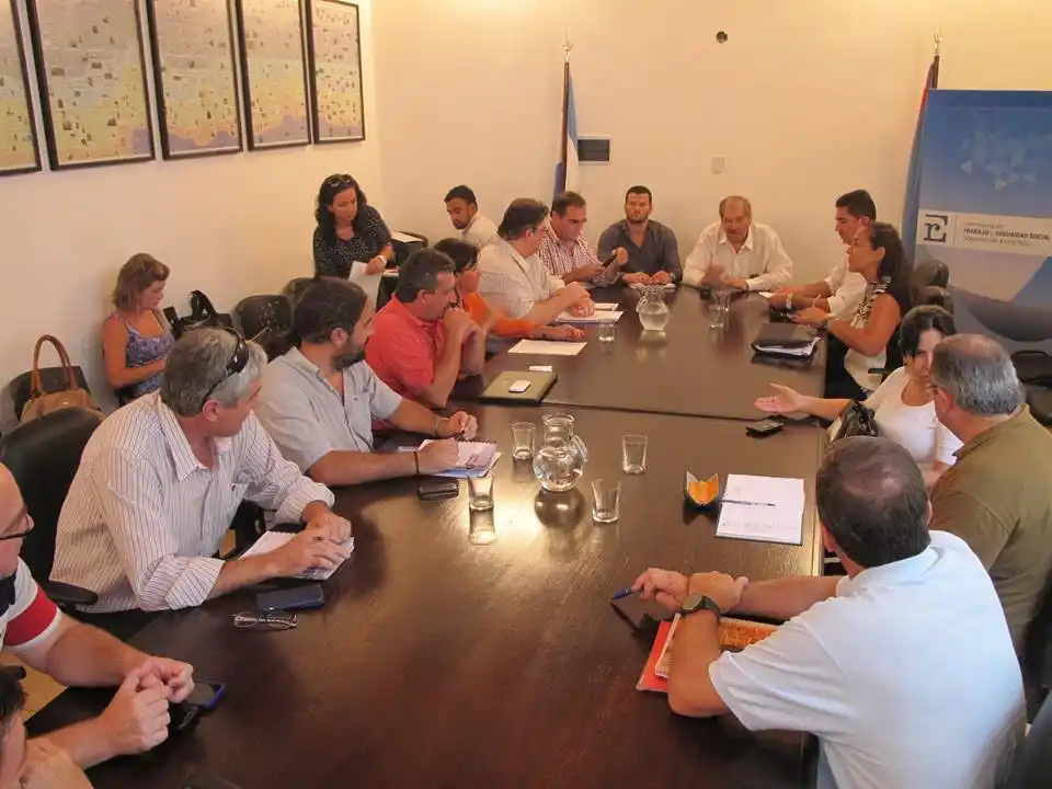 Los sindicatos Agmer, AMET y Sadop, coincidieron en que el fracaso de las negociaciones paritarias agrava el conflicto