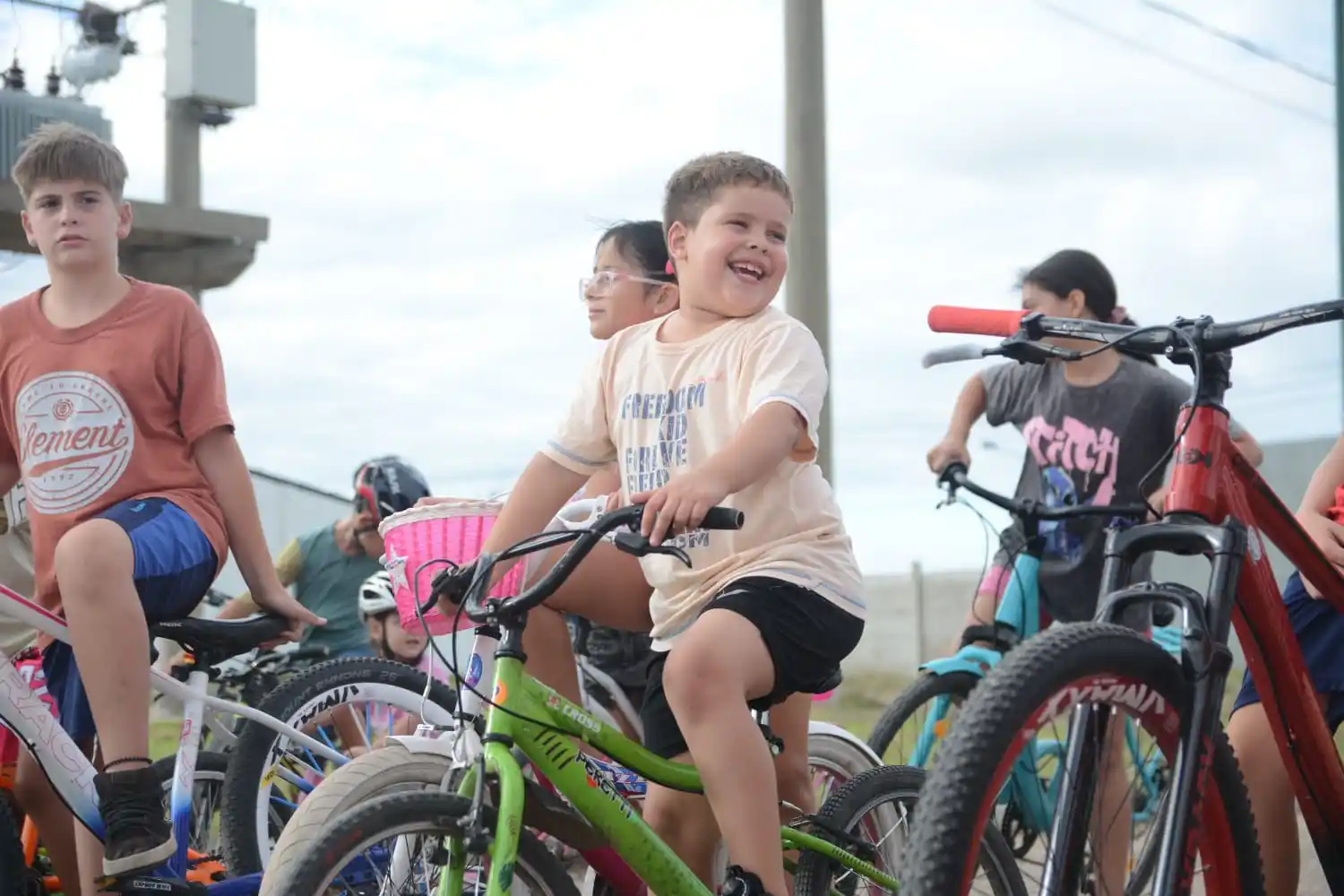 “Ciclismo en los Barrios” inició su temporada 2026 en el barrio 42