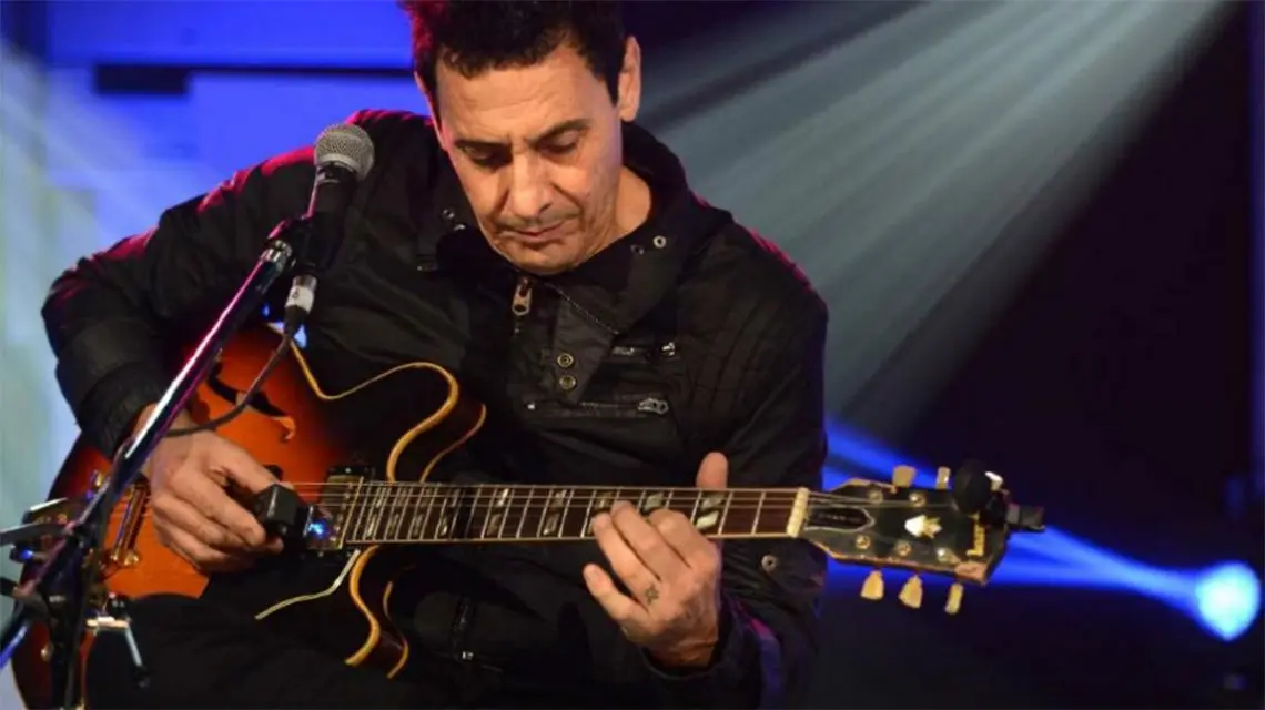 La furia de Ricardo Mollo en pleno show