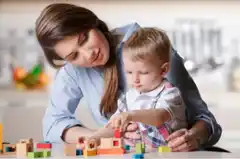 Cuánto cobra una niñera por hora en marzo 2024