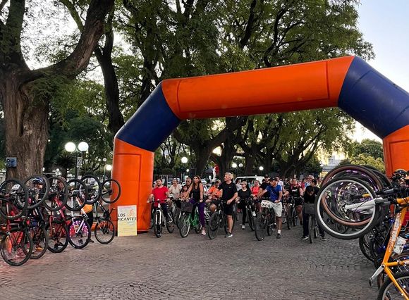 Última bicicleteada nocturna del verano: cuándo se realizará