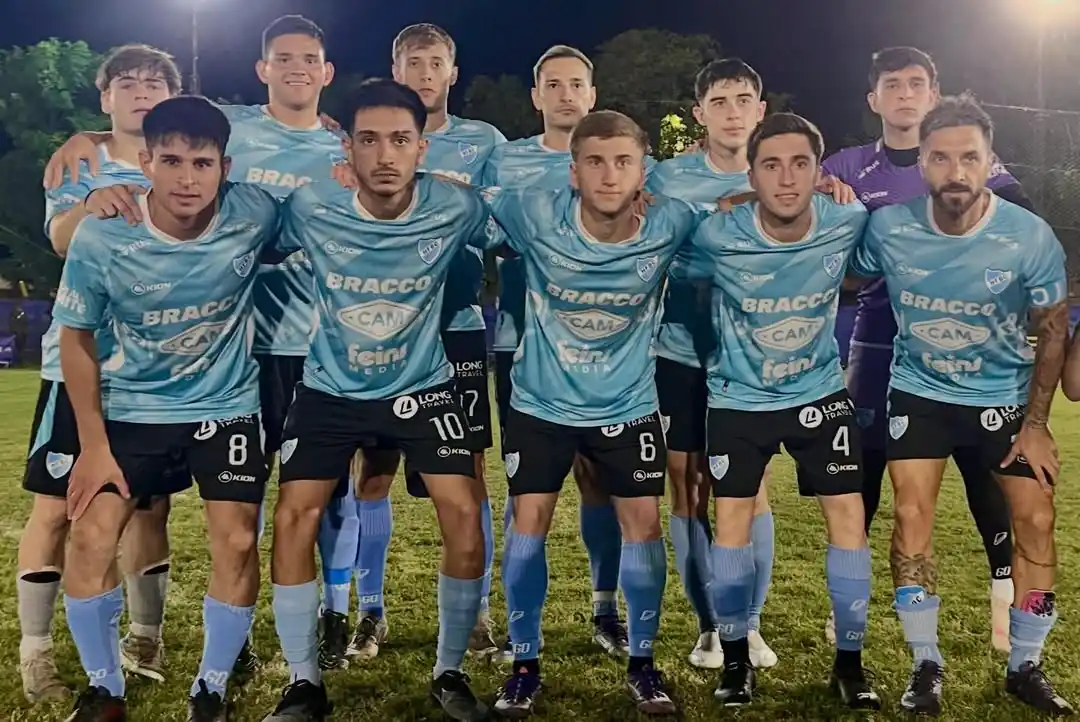 El Ceste inició el torneo con tres derrotas: una de ellas en el clásico como local y la última por goleada. Foto: @fotos.futbol.sur