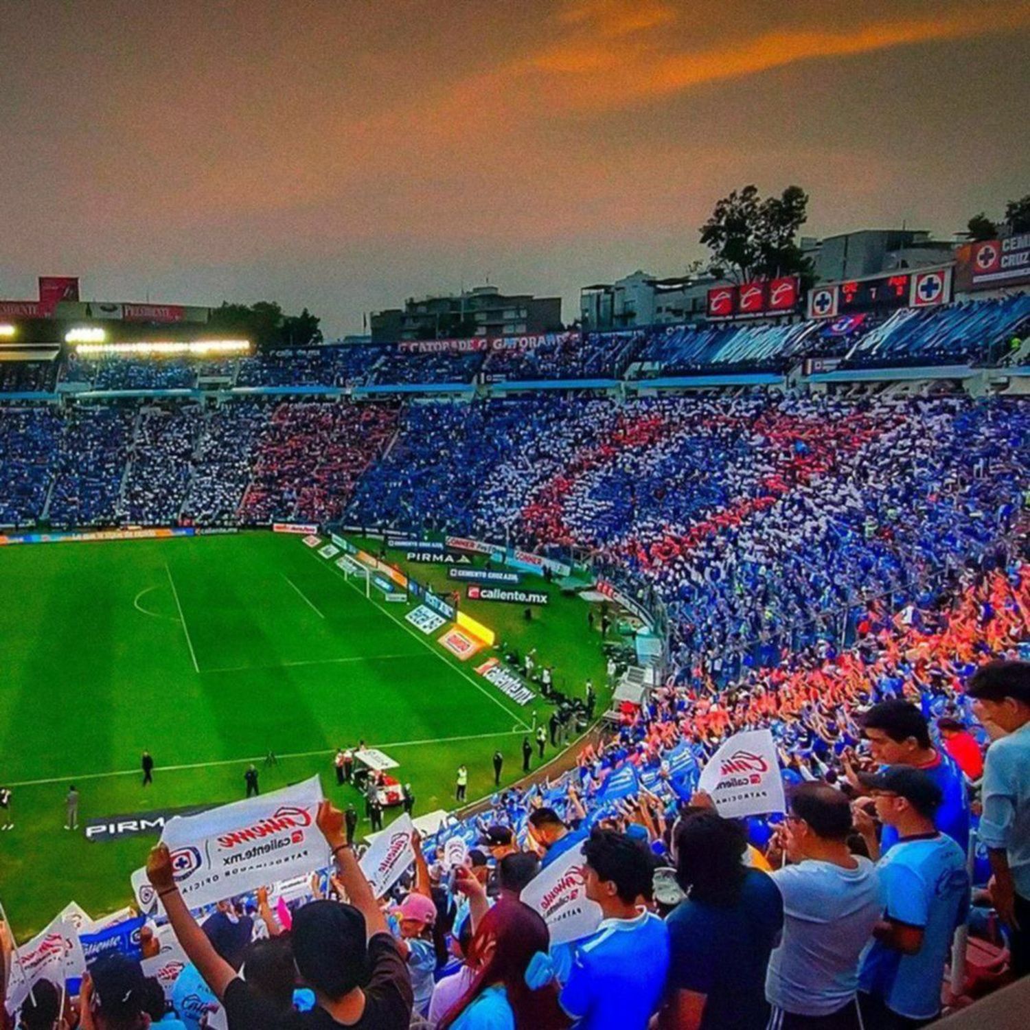 La afición de Cruz Azul en el partido vs Pumas