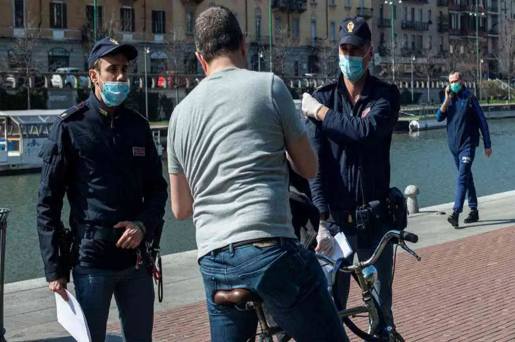 Un 43 % de las democracias restringieron los derechos durante la pandemia