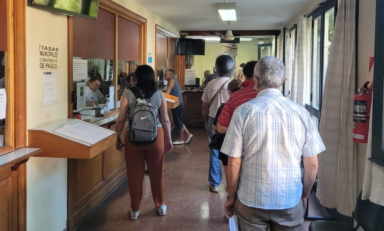 Los trámites son personalizados y se realizan en el sector de Rentas. Foto: La Opinión.