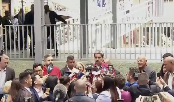 Maduro anuncia cambio de las leyes  para crear  el  «Sistema Electoral de los Circuitos Comunales»