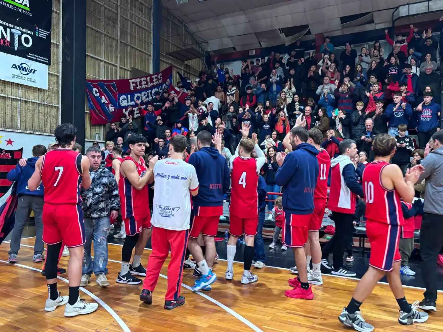 El Rojo de Elortondo volvió a sorprender en Venado y quedó a un partido del título. Foto: Fabián Gallego.