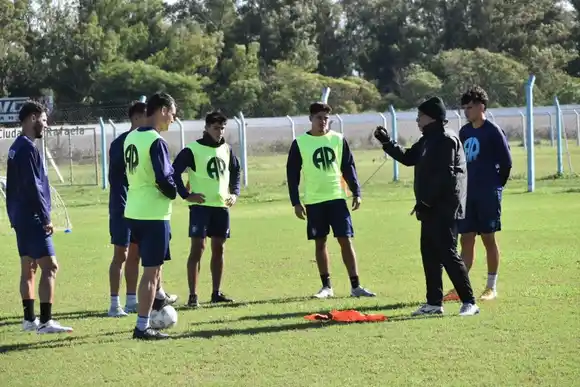 Atlético viaja al Sur con variantes en el 11 titular