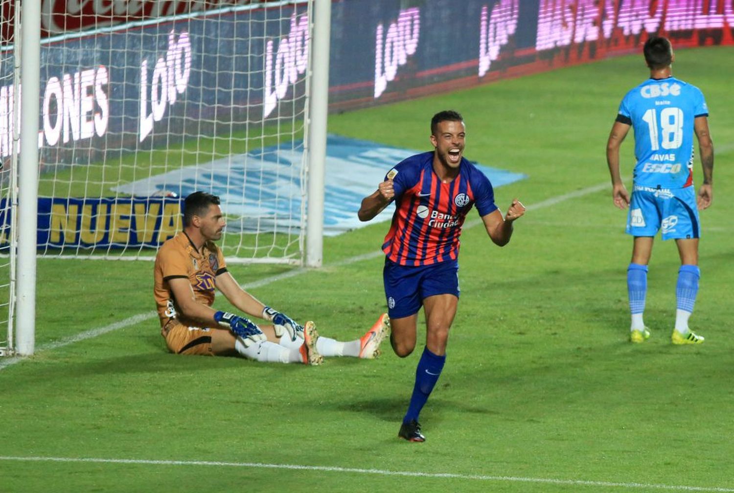 San Lorenzo pegó rápido y  se llevó el triunfo en el debut