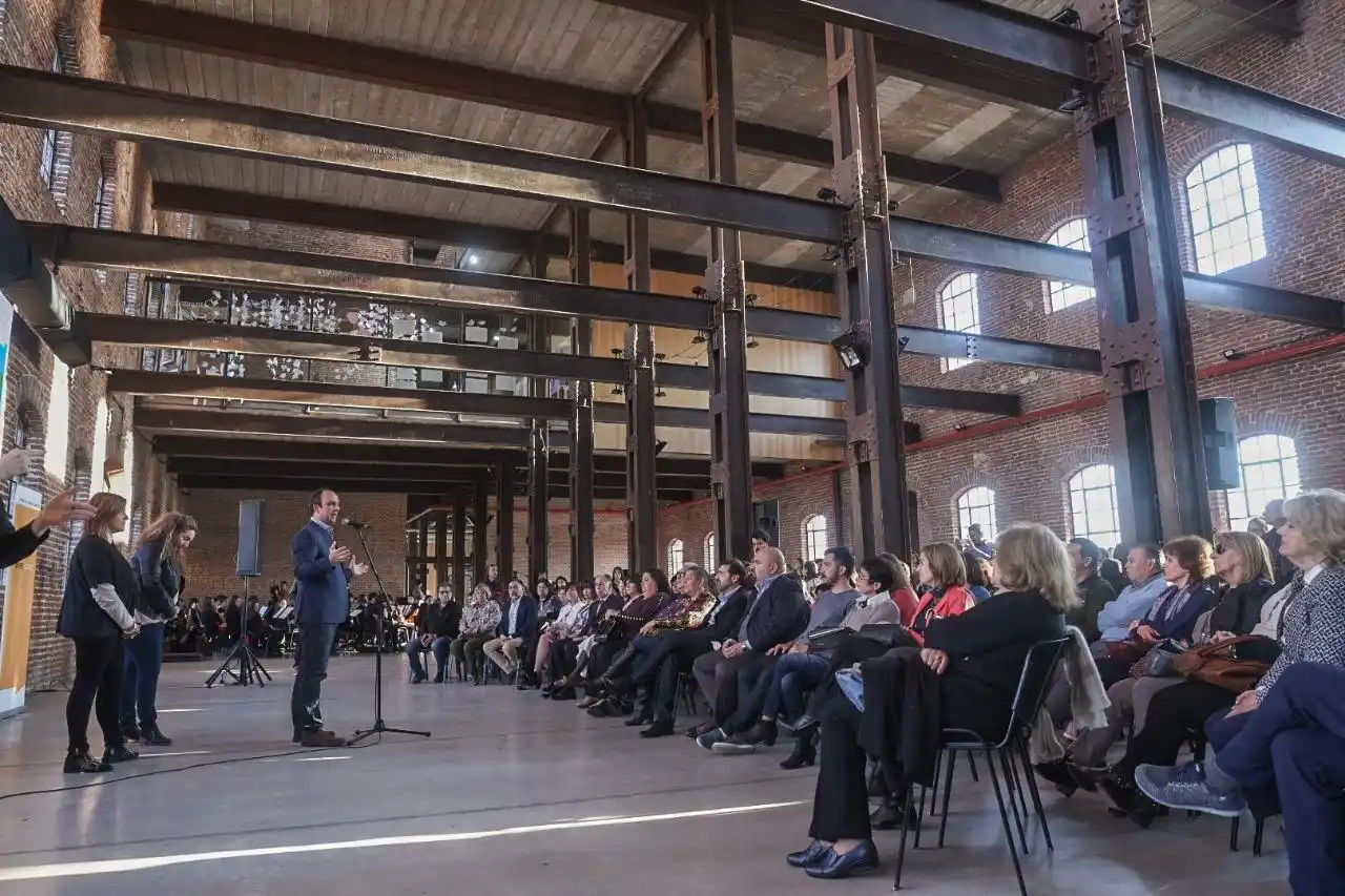 Corral: “Miramos hacia el futuro próspero de nuestra ciudad de la mano de la educación”