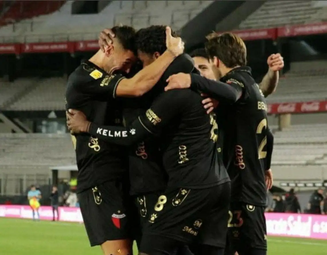 Colón recibe a Gimnasia en el arranque de la sexta fecha