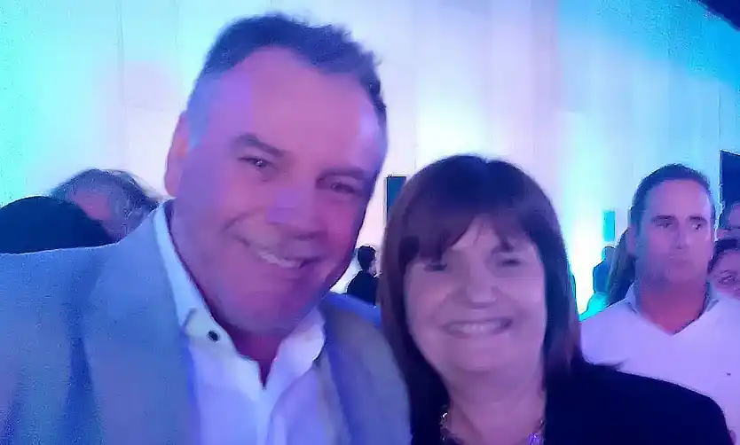 Trindade junto a Patricia Bullrich.