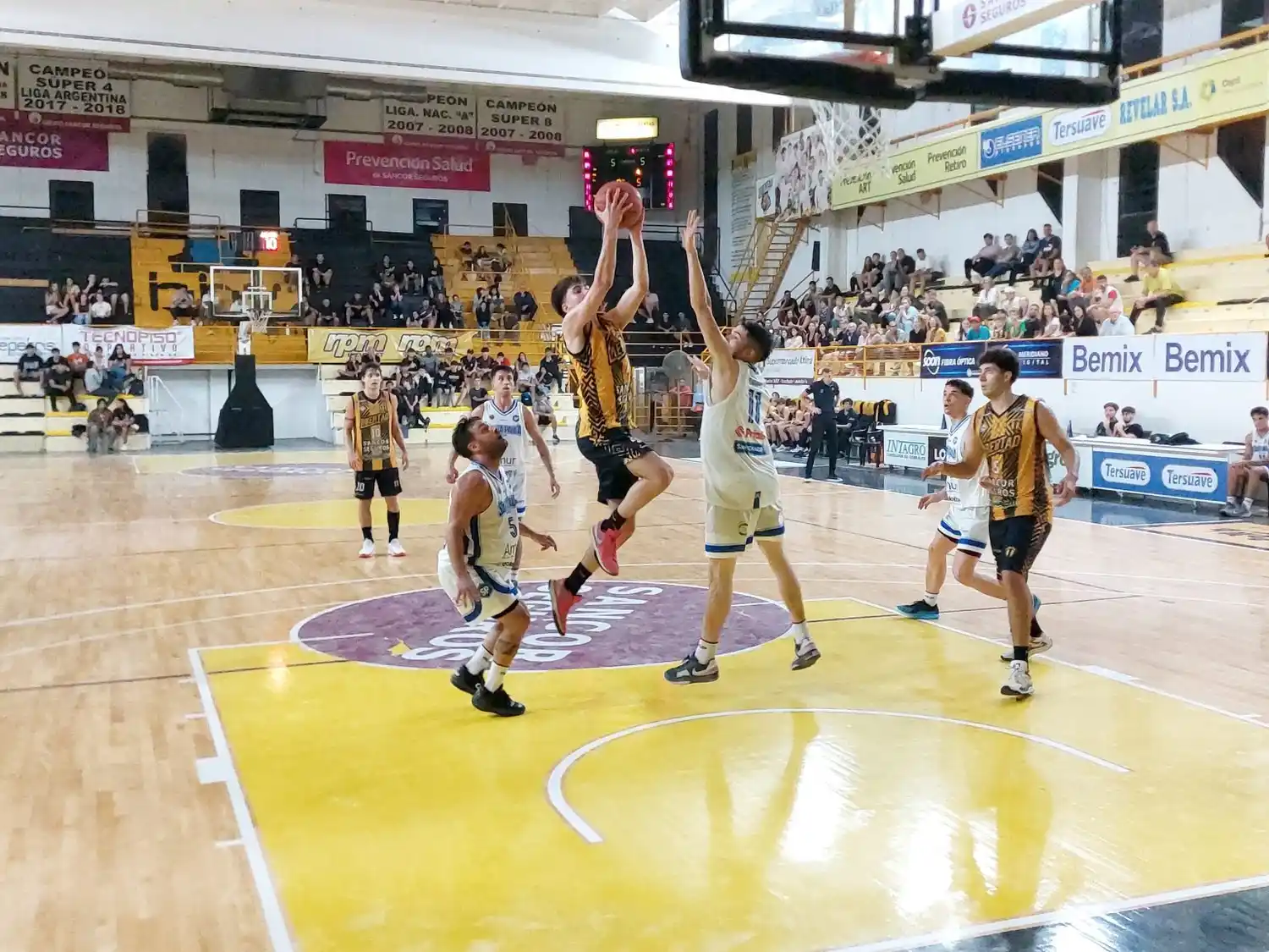 El Trigre dió vuelta el juego y le ganó 71-64 a Santa Paula de Gálvez..Foto:Libertadsunchales.com.ar