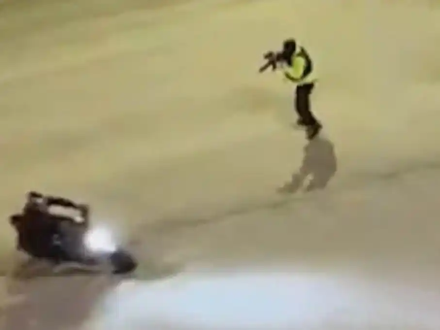 Los agentes de la capital de Tierra del Fuego emplearon rifles de paintball para “marcar” las motos con pintura.