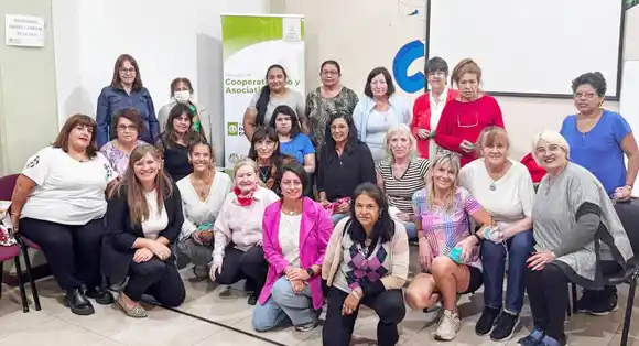 Solidaridad y compromiso en el taller gratuito de Crochet