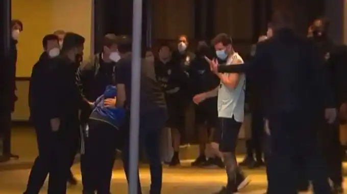 Un nene brasileño “gambeteó” a la seguridad y se sacó una selfie con Messi