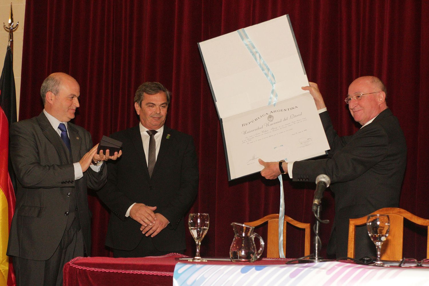 Robert Alexy recibió el Doctor Honoris Causa de la UNL