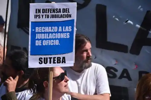Docentes bonaerenses denunciaron ante la Justicia más de 3.000 jubilaciones de oficio