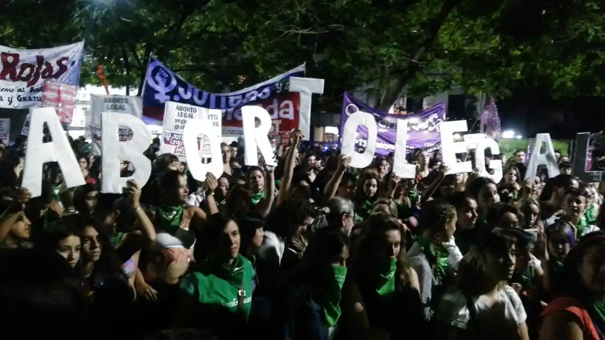 Pañuelazo en la Quinta de Olivos a favor de la legalización del aborto