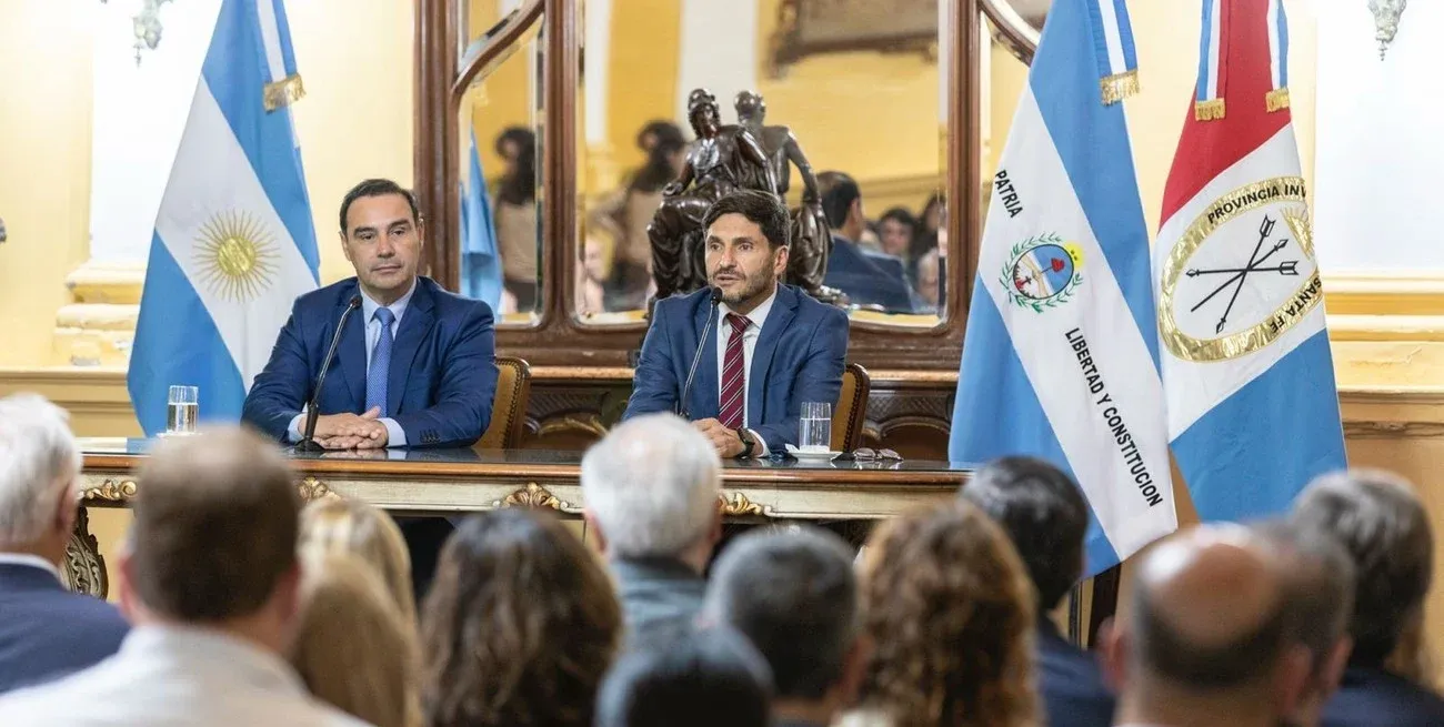 Los gobernadores de Santa Fe, Maximiliano Pullaro, y de Corrientes, Gustavo Valdés.