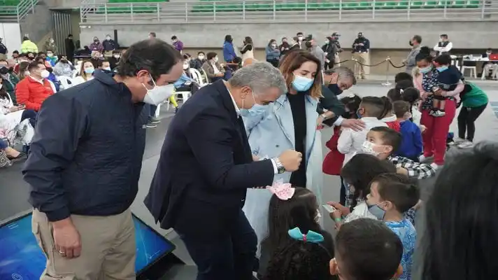 DE MANOS DE IVÁN DUQUE: más de 17 mil niños venezolanos reciben Permiso de Protección en Colombia