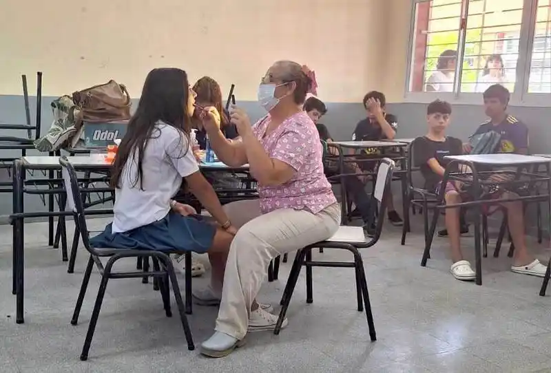 Chequeos de salud y confección de certificados 
de aptitud física para estudiantes de nivel secundario