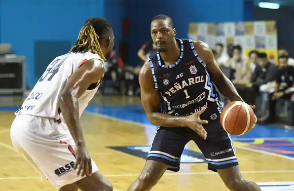 Al Thornton llegó a Mar del Plata y Peñarol ya piensa en amistosos