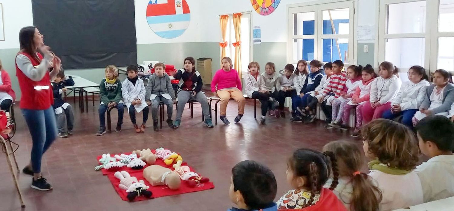Cruz Roja seguirá con la capacitación en escuelas rurales