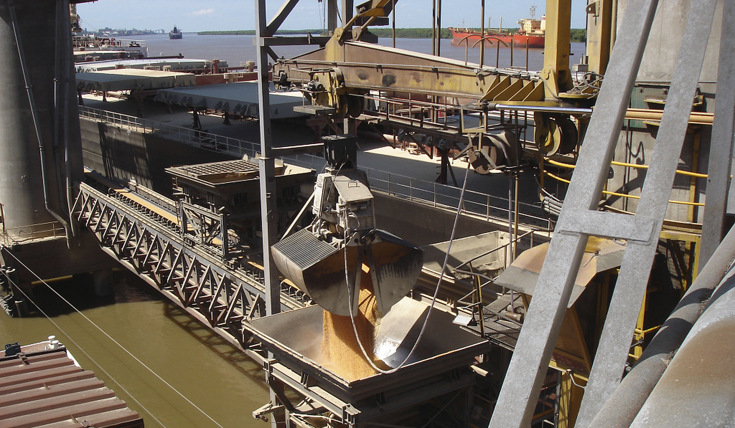 El acuerdo permitiría reactivar la molienda en la planta de de Vicentin en San Lorenzo.