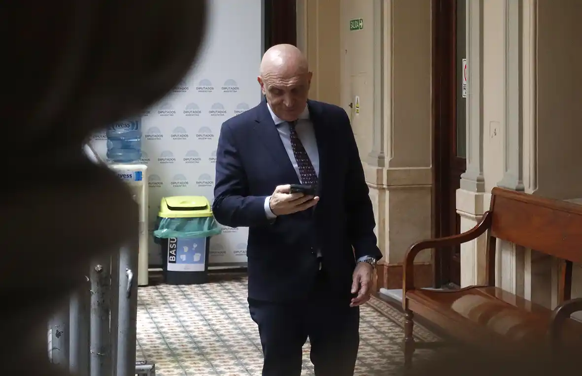 Espert vinculó la conferencia de Caputo el viernes 28 con la suba del dólar.