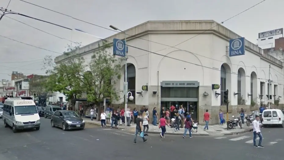 Asaltan un banco en Morón y se llevan el dinero del tesoro