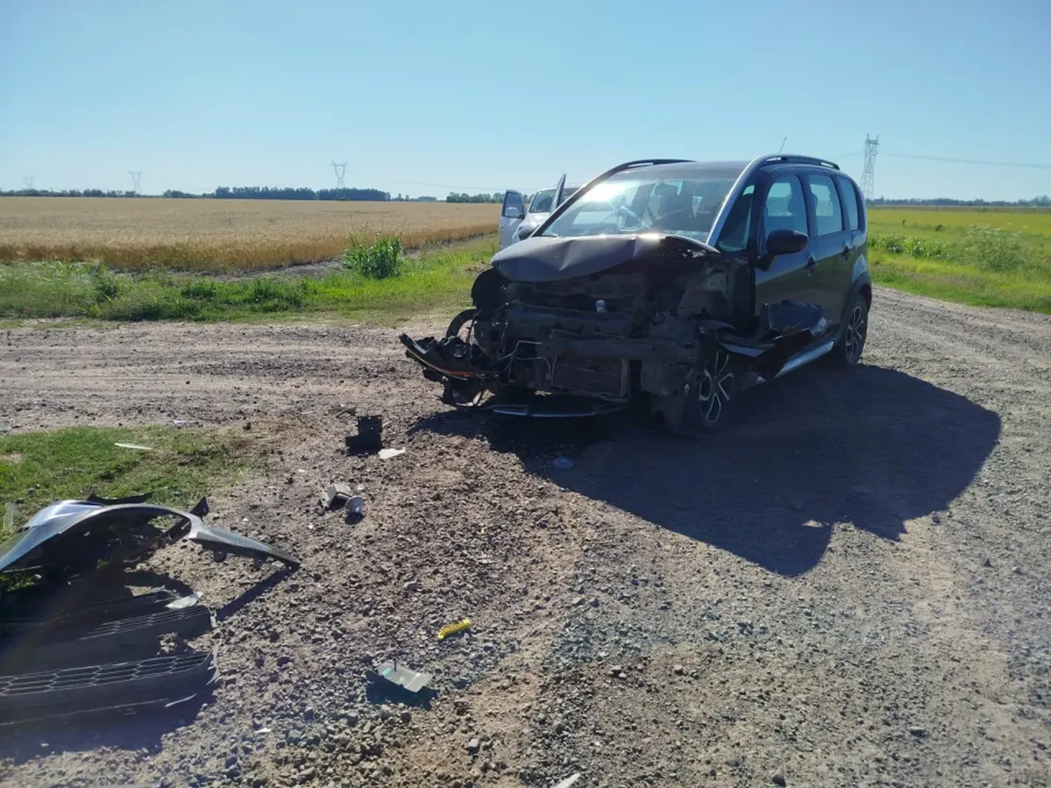 En Avellaneda con un conductor atrapado dentro de una camioneta