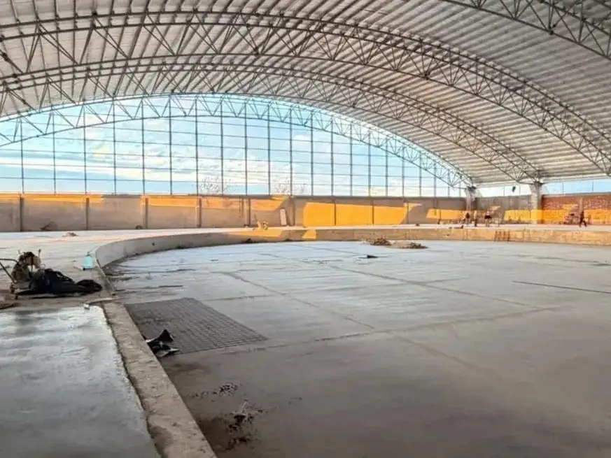 El velódromo de Rafaela inició el montaje de su pista homologada.