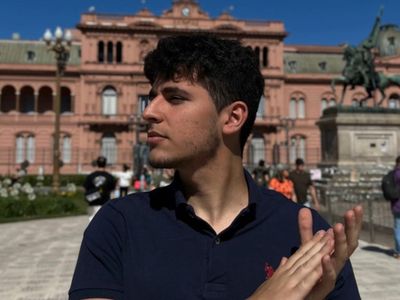 El doble reto de un candidato joven: renovar la política y rescatar a los desencantados
