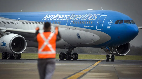 Por los paros: Aerolíneas denunciará a los gremios y pedirá la expulsión de Biró del directorio