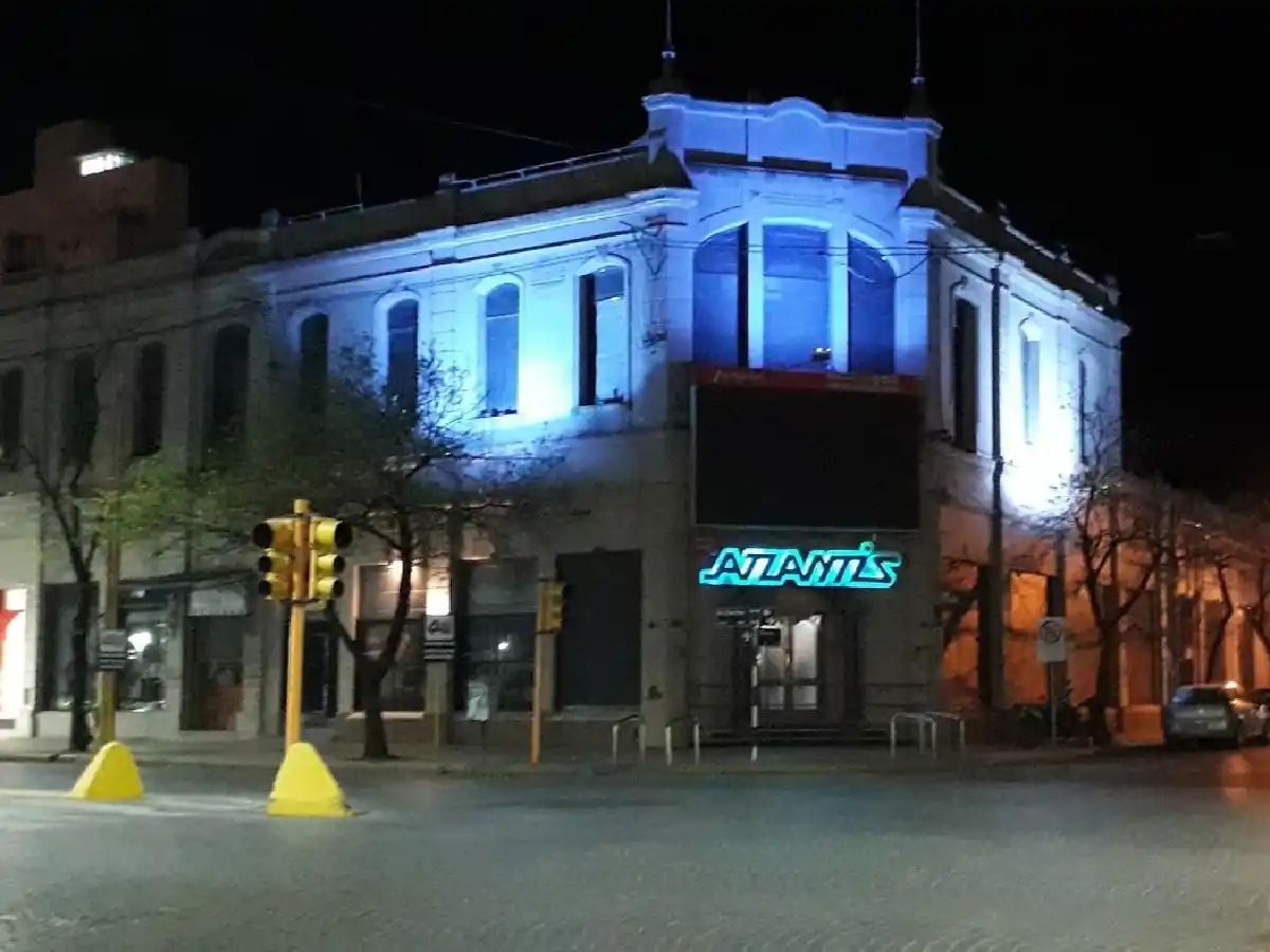 Detienen a un joven que peleó dentro de un boliche y estaba armado