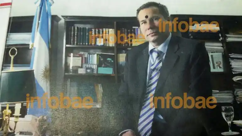 La revista Noticias comprobó que no tiene ejemplares con la misma marca que recibió Arroyo Salgado