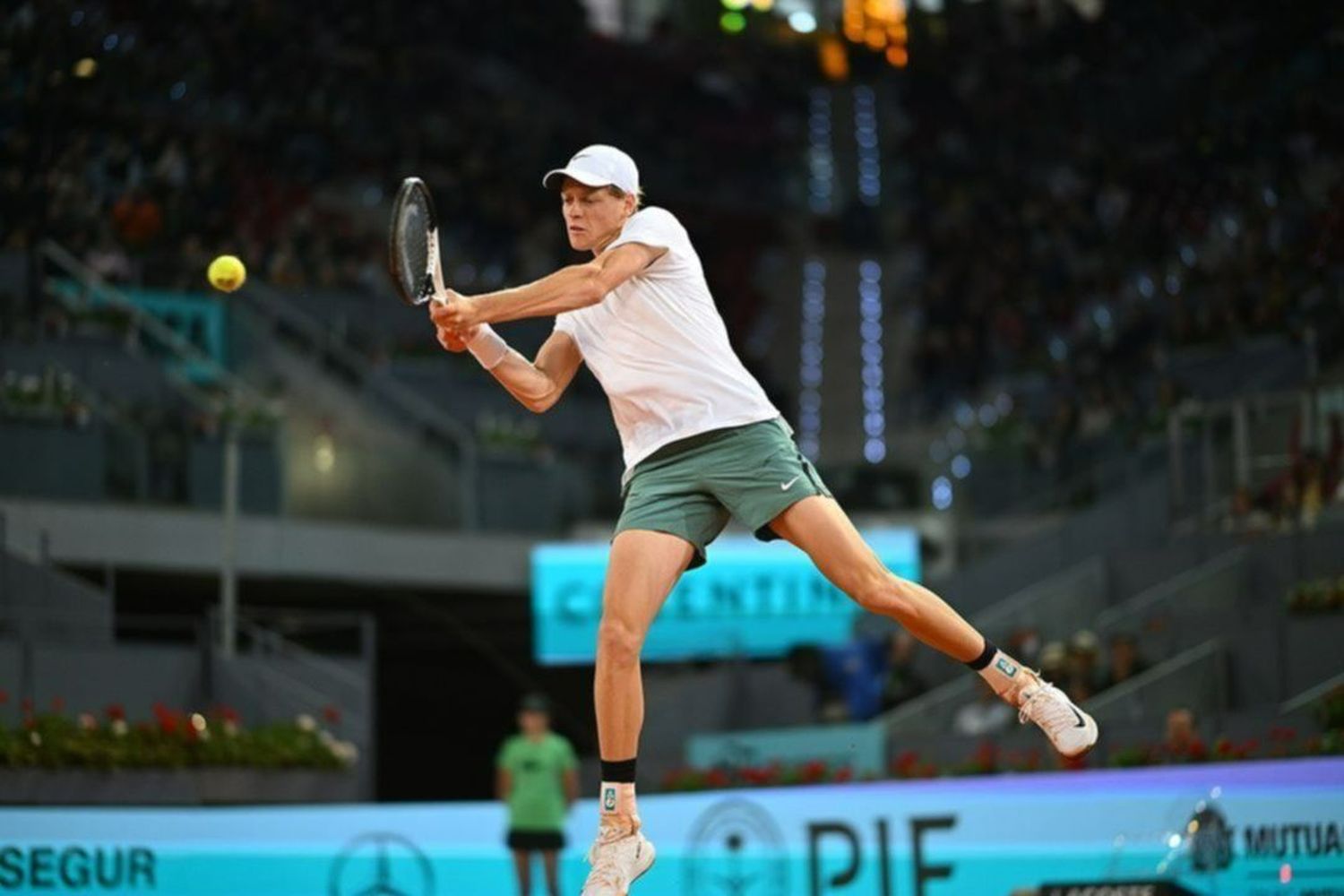 ¡Intratable! A pesar de la lesión, Jannik Sinner ganó y está en cuartos de final en Madrid