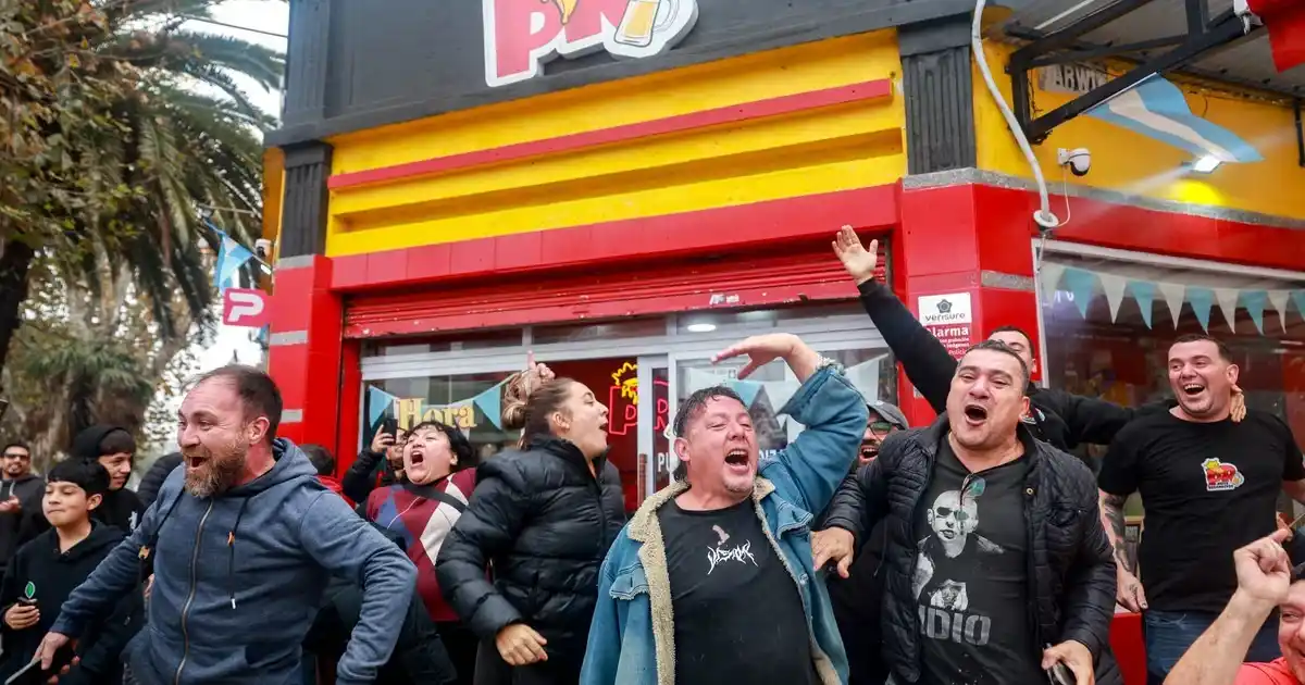Se convirtió en un punto de encuentro para los seguidores que hacían largas horas de fila.