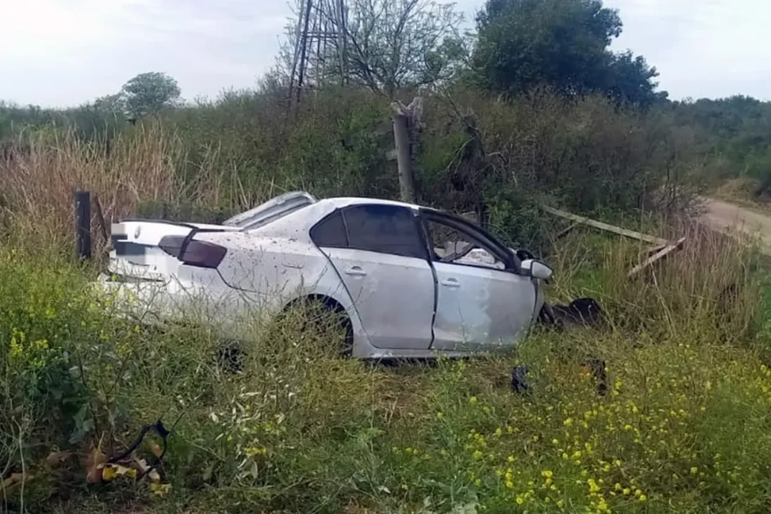 Lunes fatal en las rutas: un joven de 23 años falleció en el acto al chocar contra un camión