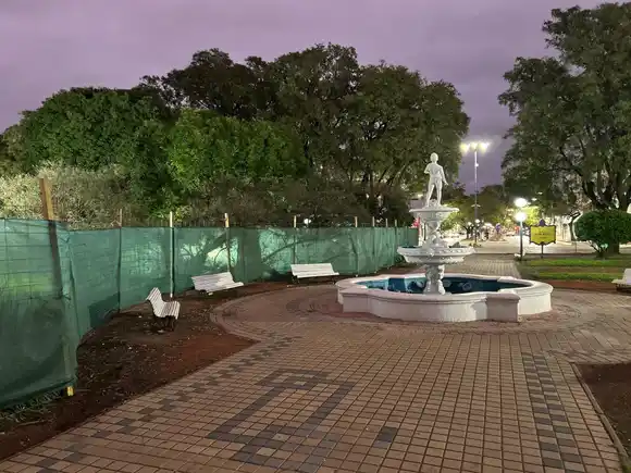 La Plaza 25 de Mayo amaneció con un cercado interno, ¿a qué se debe?