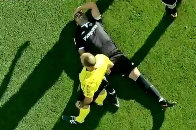 Alerta: a 34 días del debut de la selección, Mercado salió lesionado en el clásico de Sevilla