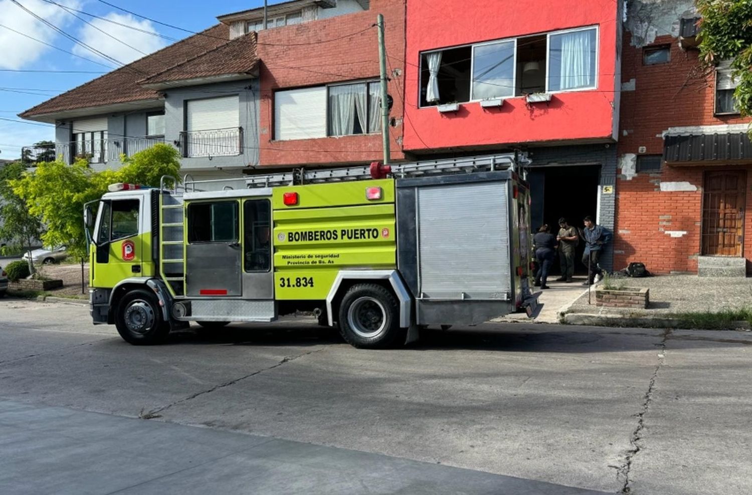 Explotó un aerosol en un taller naval y le quemó el rostro a un empleado