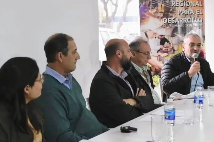 Entrega de créditos a productores agropecuarios en la Asociación Regional para el Desarrollo