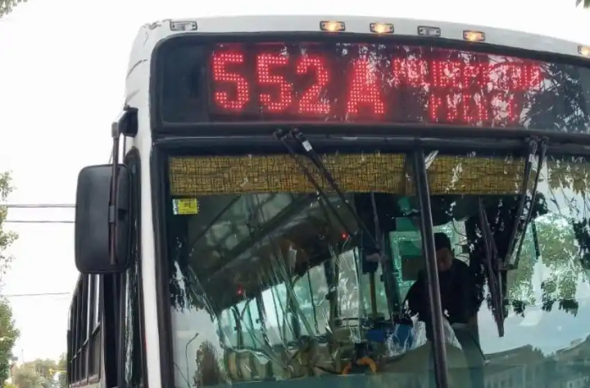 La violencia no para: amenazó al chofer y a un pasajero