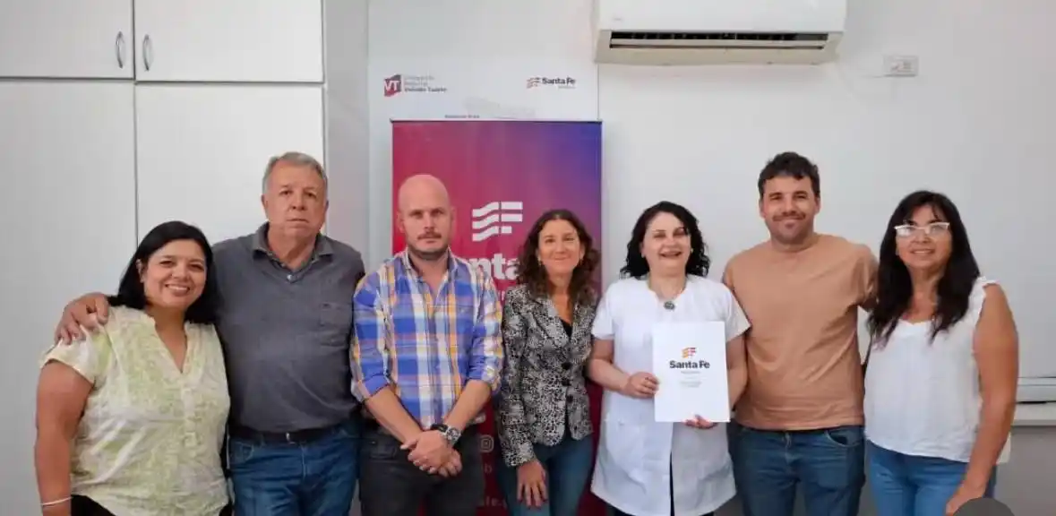 Con la presencia de Giorgis, Di Gregorio, Vergé, Caporaletti y representantes de la escuela, se logró rubricar el convenio.