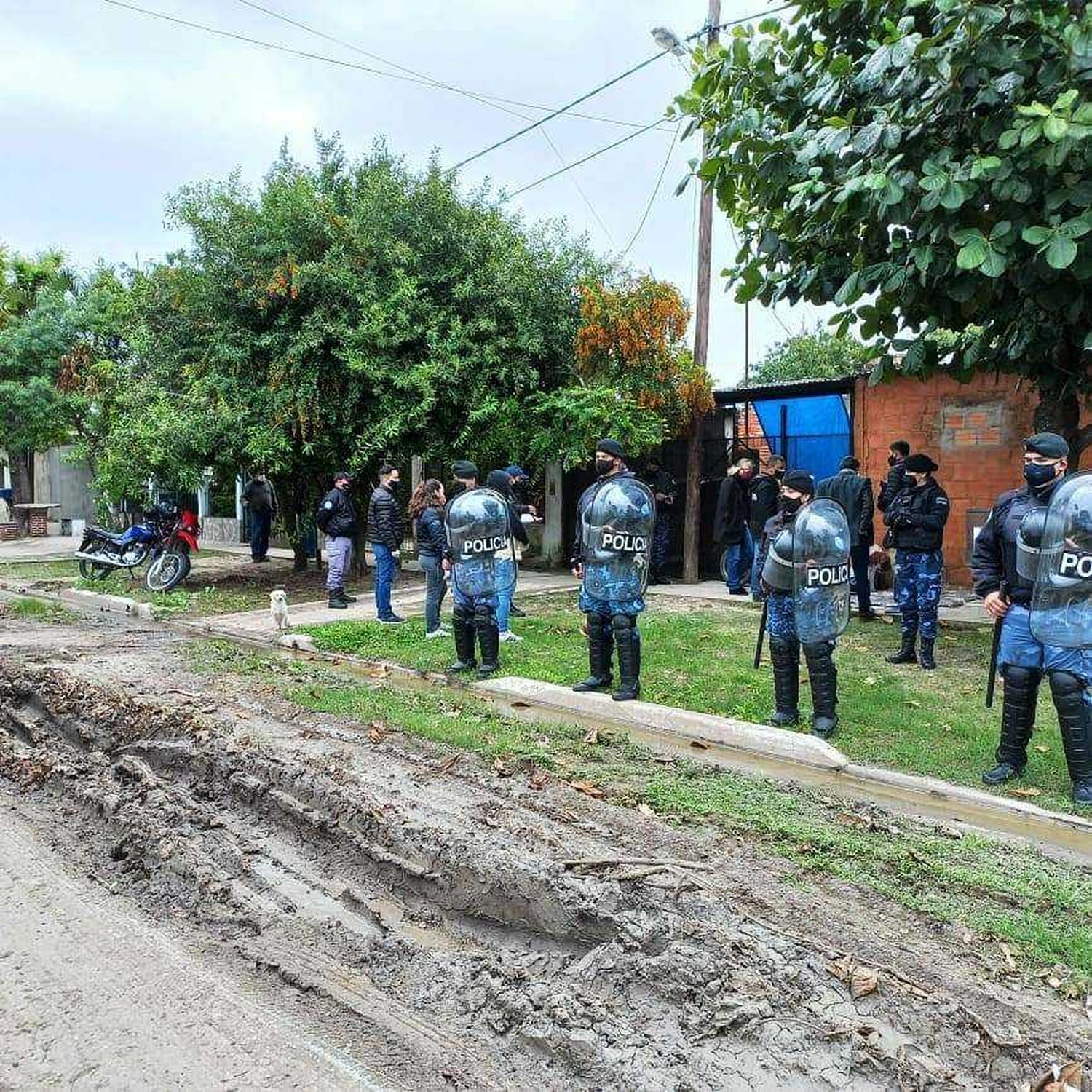 Detienen a una mujer y secuestran marihuana valuada en $1.800.000