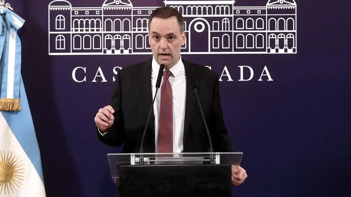 Adorni: "Si no se aprueba la ley vamos a seguir en la decadencia"