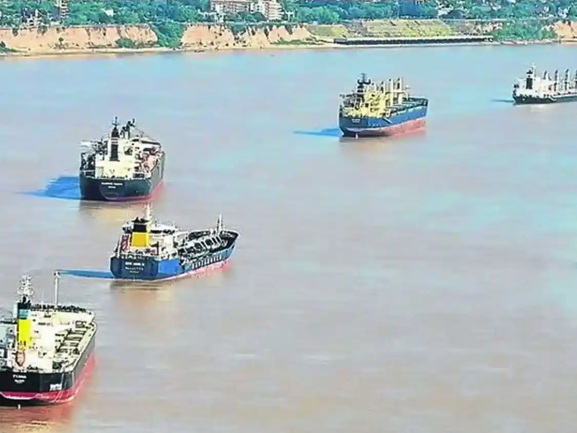 Tres empresas internacionales compiten por el control de la Hidrovía