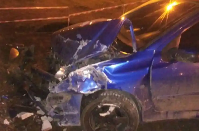 Conducía borracho y terminó contra el paredón de una cancha de fútbol